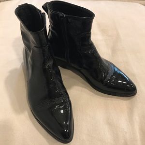 Black patent leather booties 37